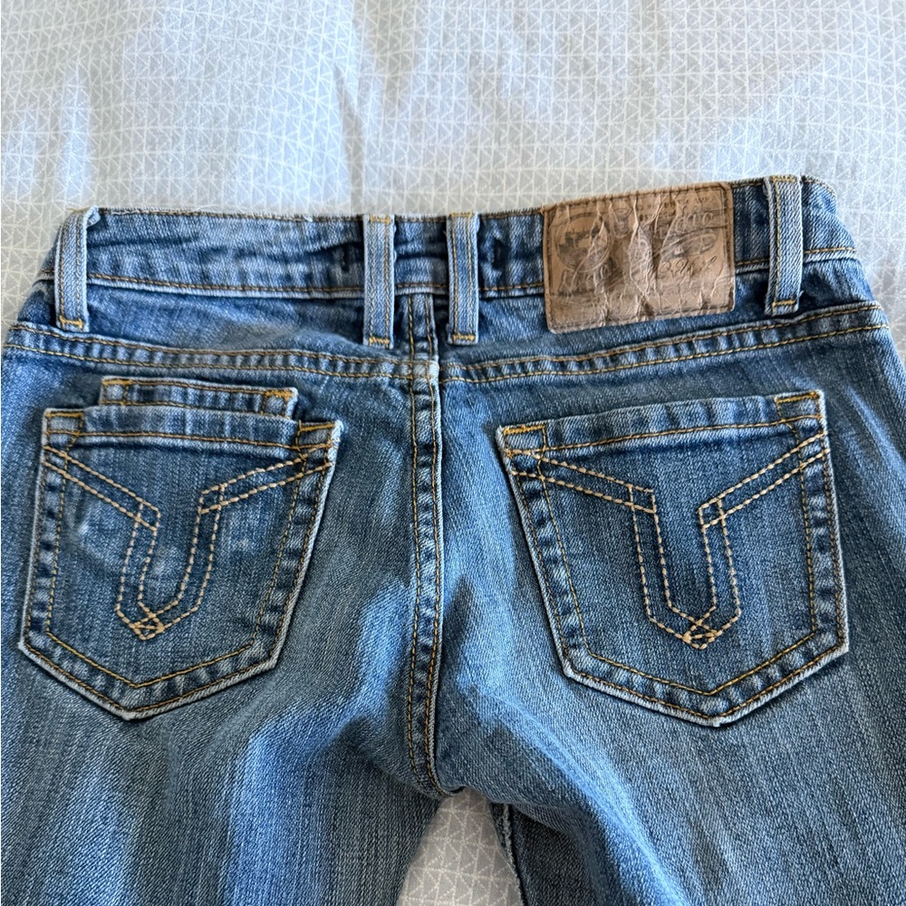 Vigos Blue Denim Jeans with Embroidered Back Pockets